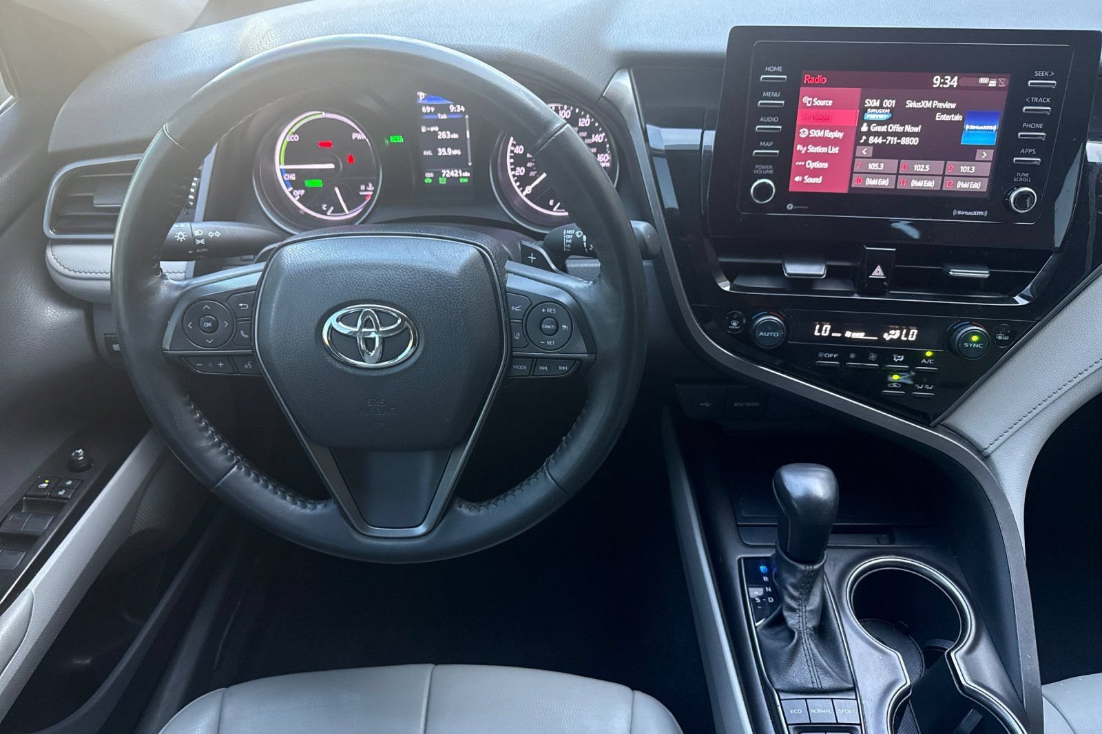 Used 2021 Toyota Camry SE w/ Cold Weather Package FWD image 16