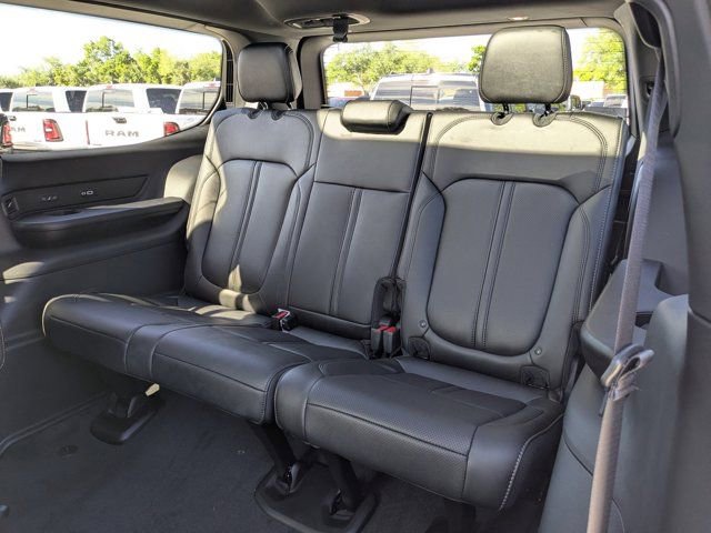 New 2026 Jeep Grand Wagoneer Limited image 15