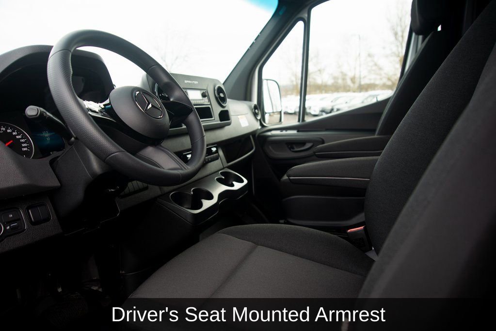 Used 2025 Mercedes-Benz Sprinter 2500 image 32
