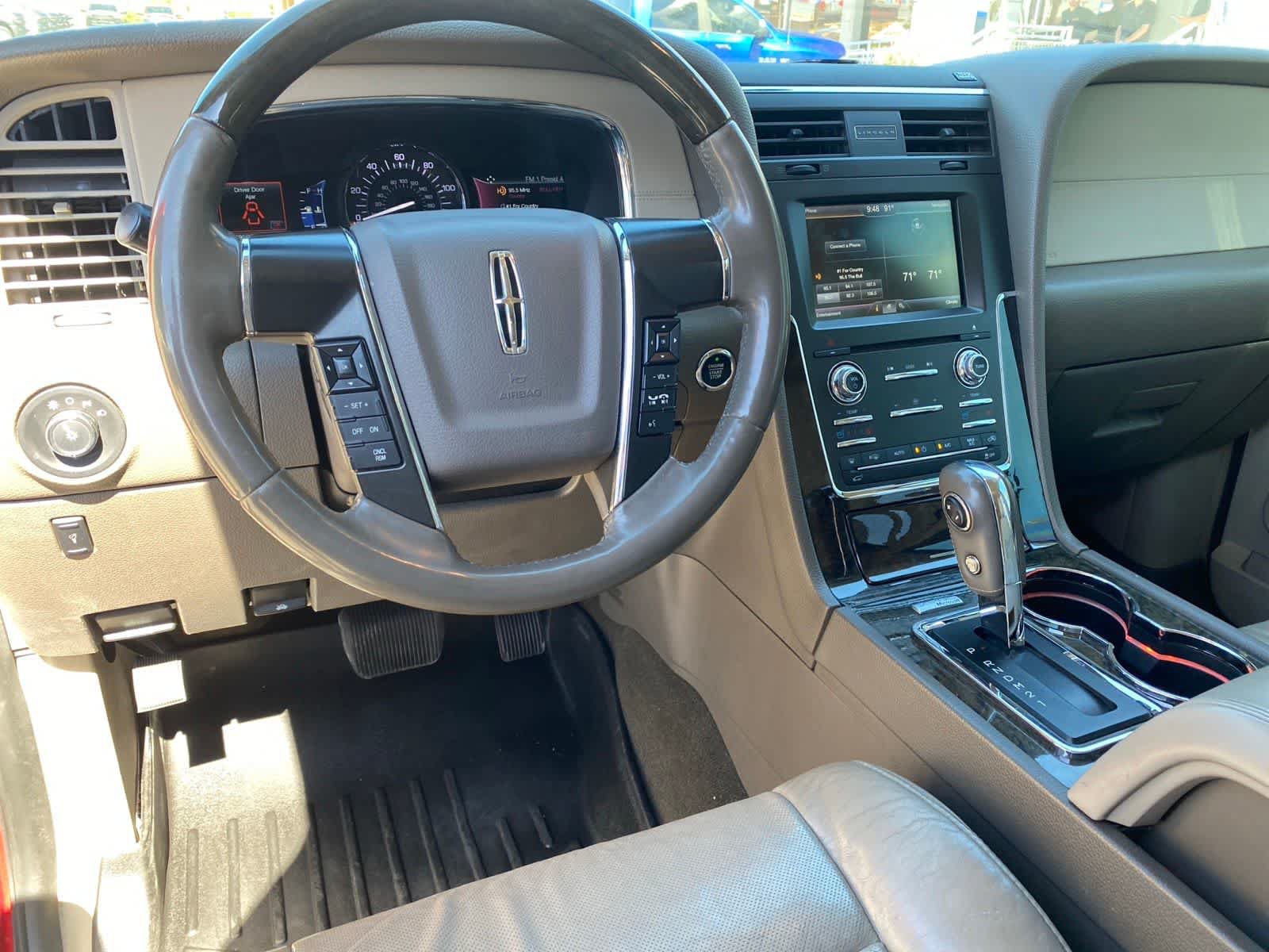 Used 2015 Lincoln Navigator 2WD image 11