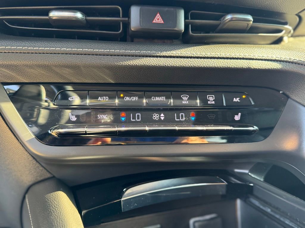 Used 2023 Buick Envision Essence image 22