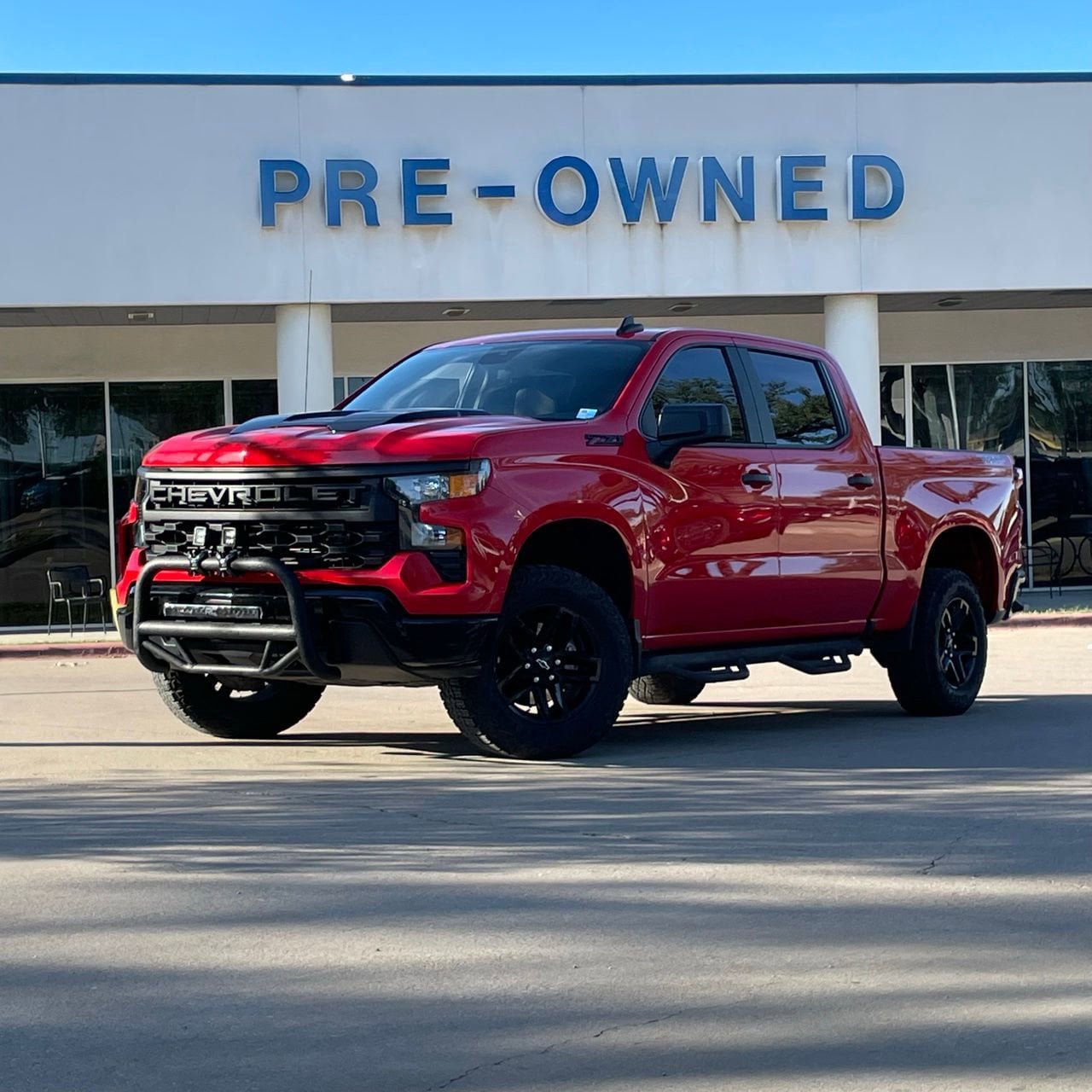 Used 2024 Chevrolet Silverado 1500 Custom Trail Boss w/ LPO, Dark Essentials Package image 1