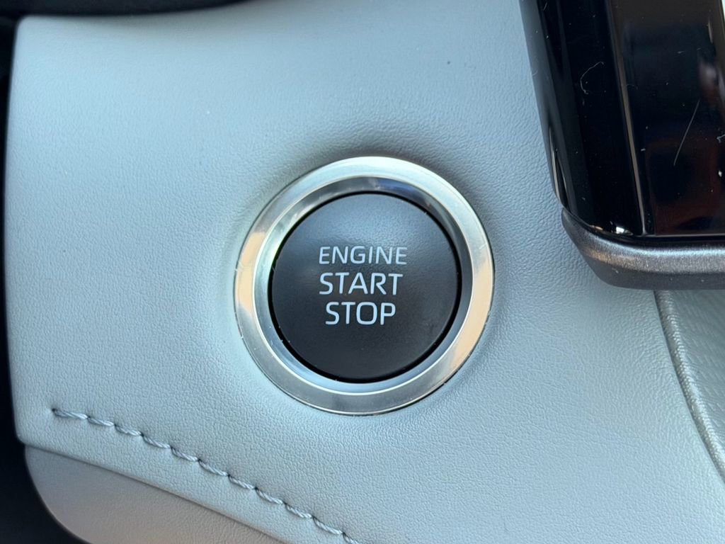 Certified 2024 Toyota Highlander XLE image 23