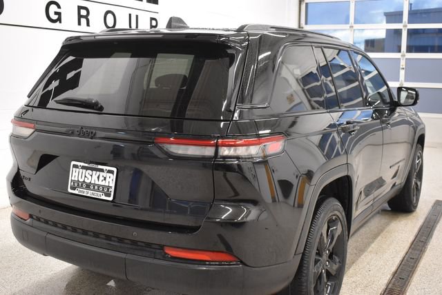 Used 2024 Jeep Grand Cherokee Altitude AWD/4WD image 4