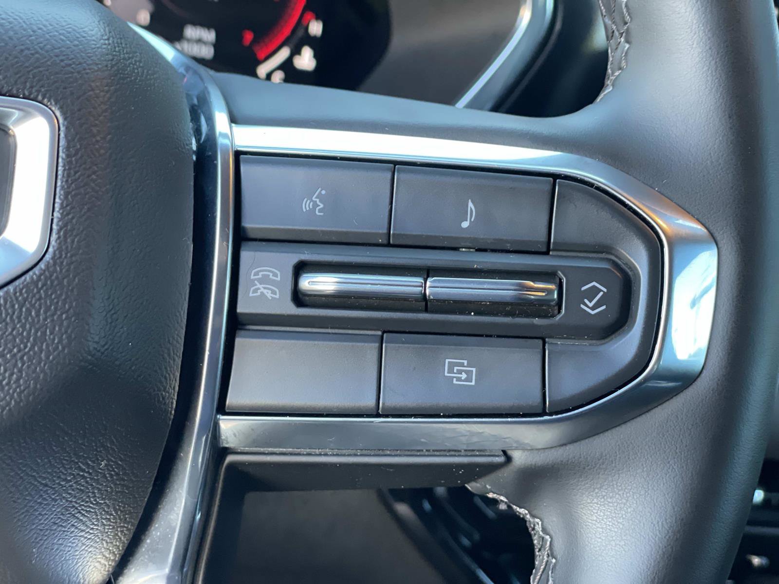 Used 2025 GMC Canyon Elevation w/ Convenience Package image 12