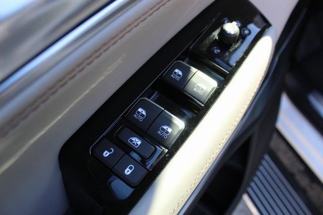 Used 2023 Jeep Grand Wagoneer L Series II w/ Premium Group II image 11