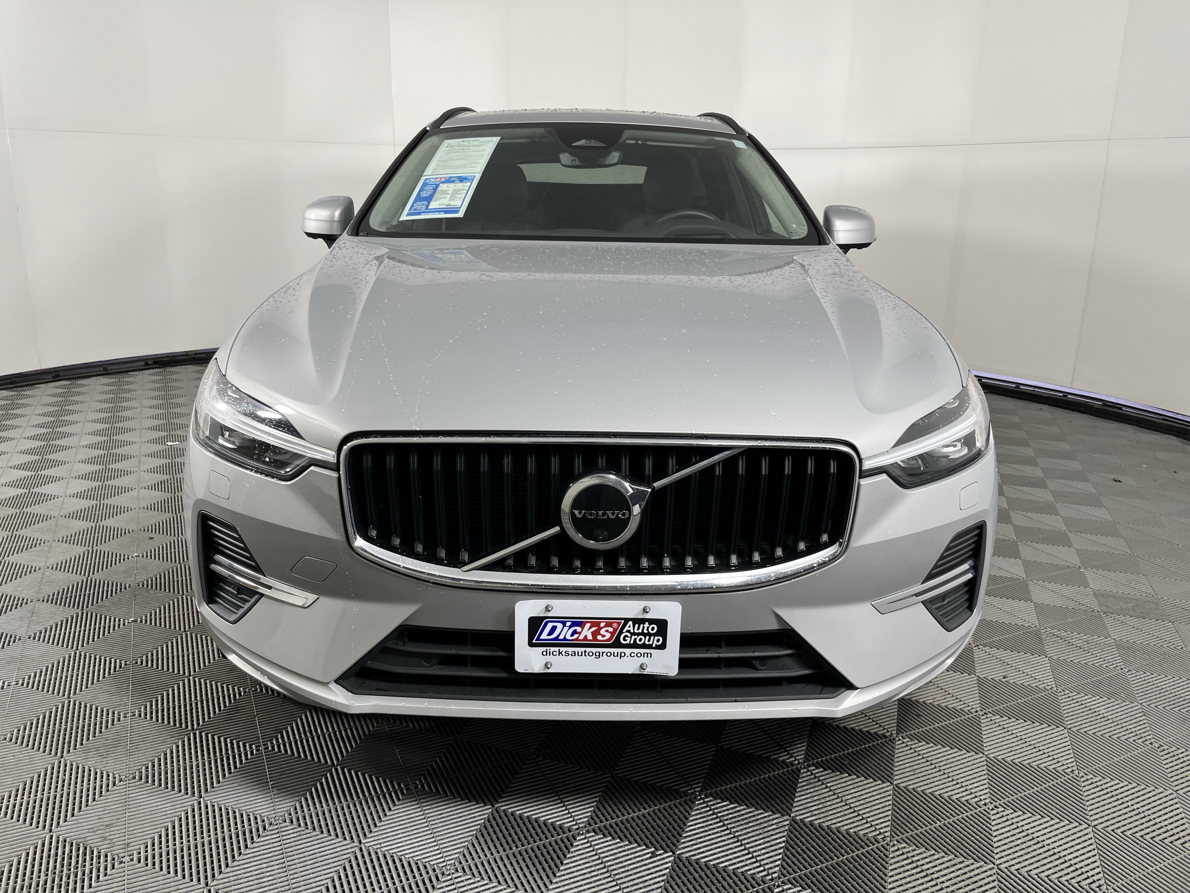 Used 2022 Volvo XC60 B5 Momentum image 8