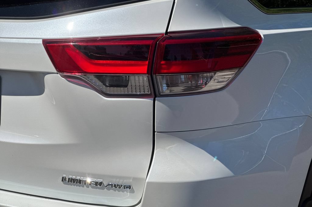 Used 2019 Toyota Highlander Limited AWD/4WD image 31