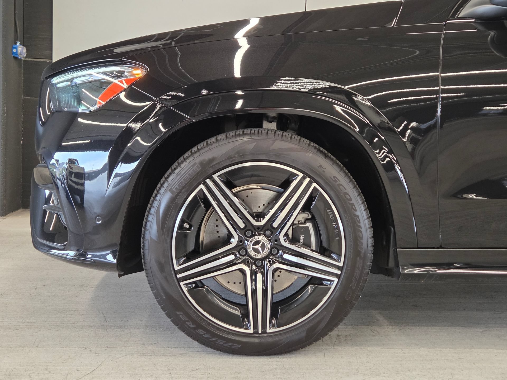 Used 2026 Mercedes-Benz GLE 450 4MATIC w/ Driver Assistance Package image 9