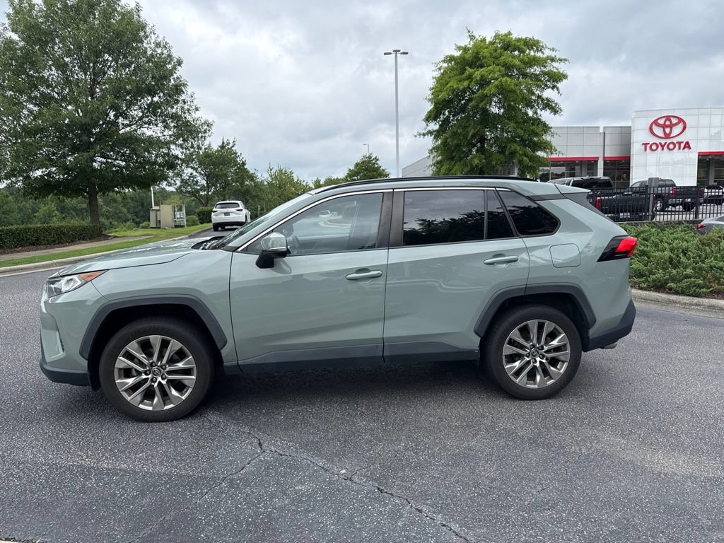 Used 2019 Toyota RAV4 XLE Premium w/ Cold Weather Package FWD image 3