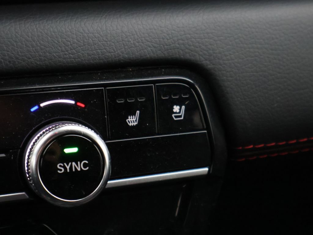 Certified 2025 Honda Pilot Black Edition image 24