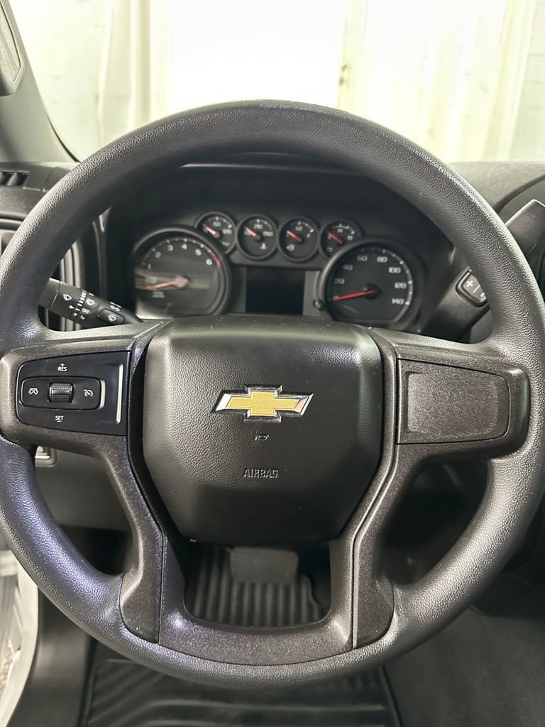 Used 2020 Chevrolet Silverado 1500 Custom w/ Custom Value Package image 15