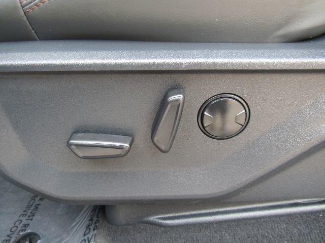 Used 2025 Ford Expedition Active image 17