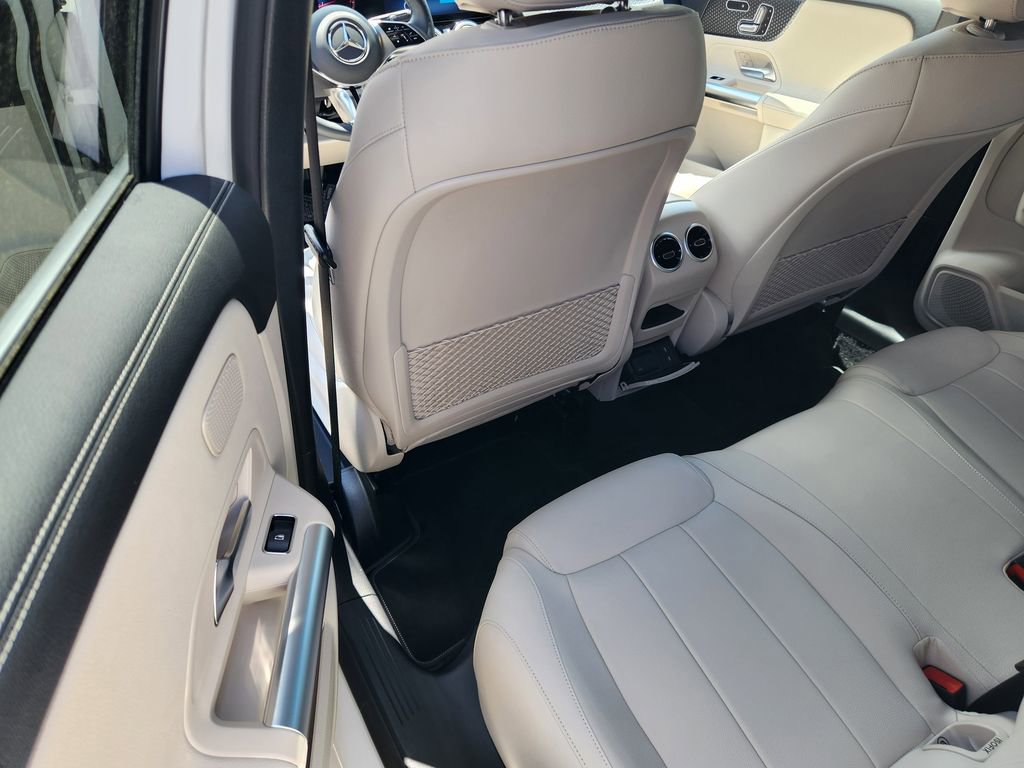 Used 2025 Mercedes-Benz GLA 250 4MATIC image 12