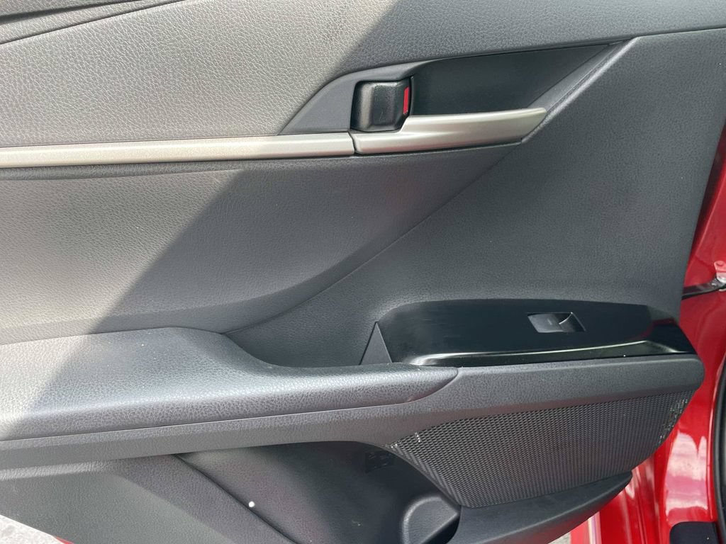 Used 2025 Toyota Camry SE FWD image 30