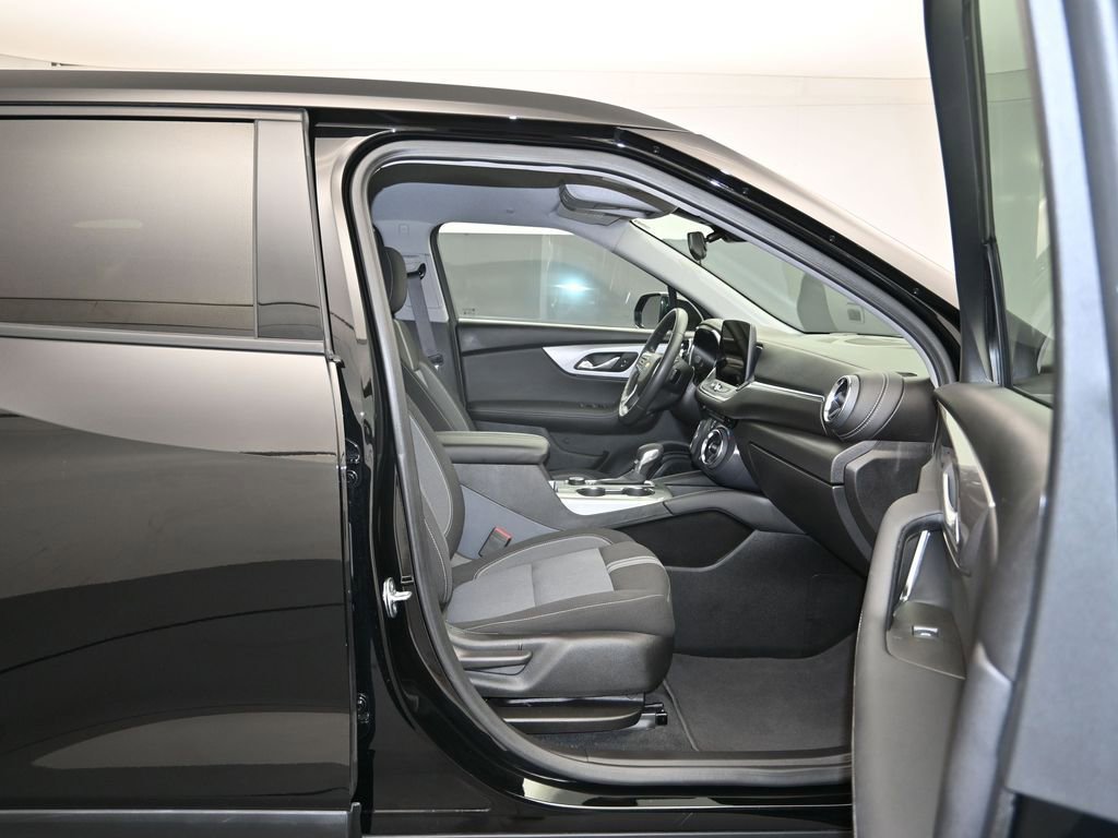 Used 2025 Chevrolet Blazer LT image 26