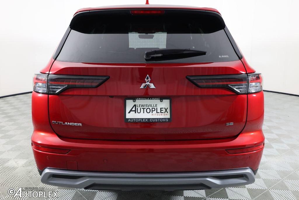 Used 2025 Mitsubishi Outlander SE image 6