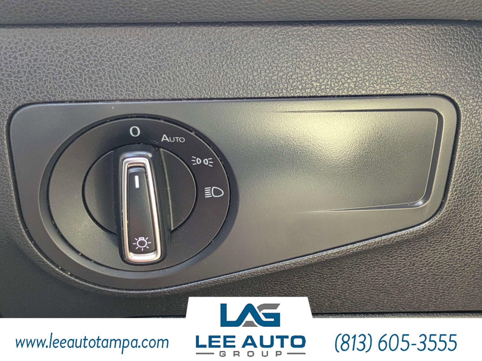 Used 2020 Volkswagen Tiguan SEL AWD/4WD image 23