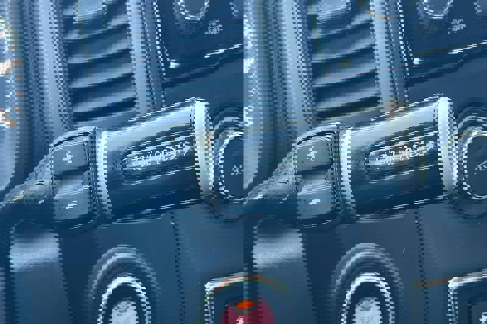 Certified 2022 Nissan Titan SV w/ Accessory Utility Package image 25