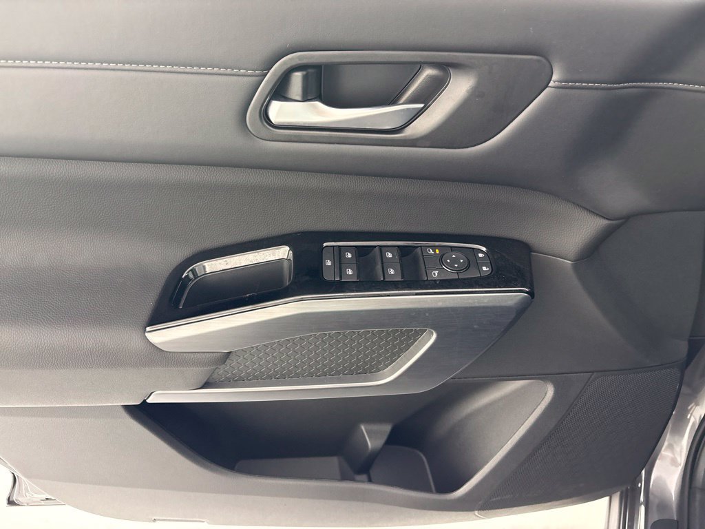 New 2026 Nissan Pathfinder SL FWD image 26