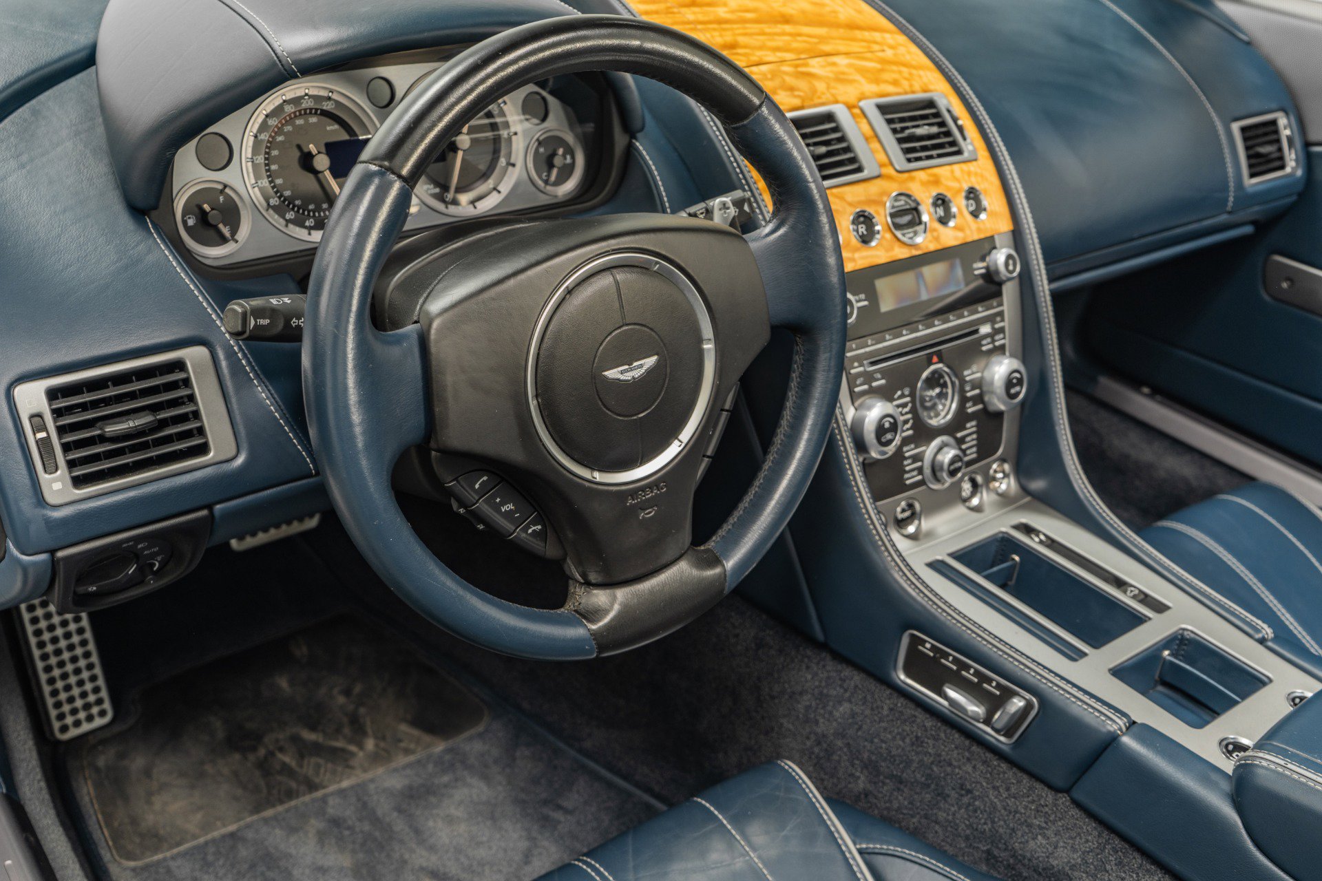 Used 2014 Aston Martin DB9 Volante image 13