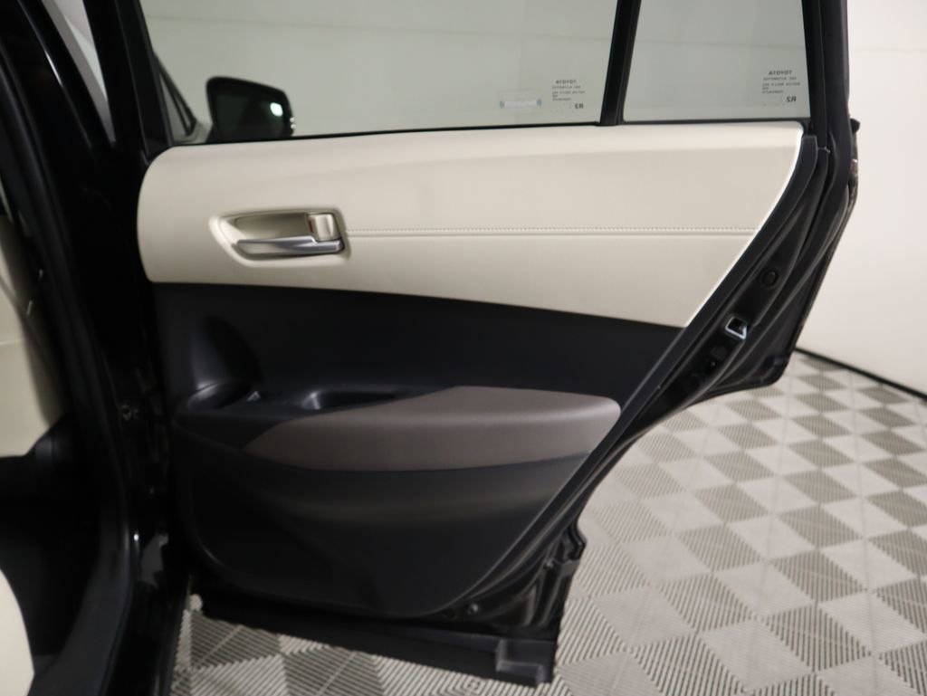Used 2023 Toyota Corolla Cross XLE image 27
