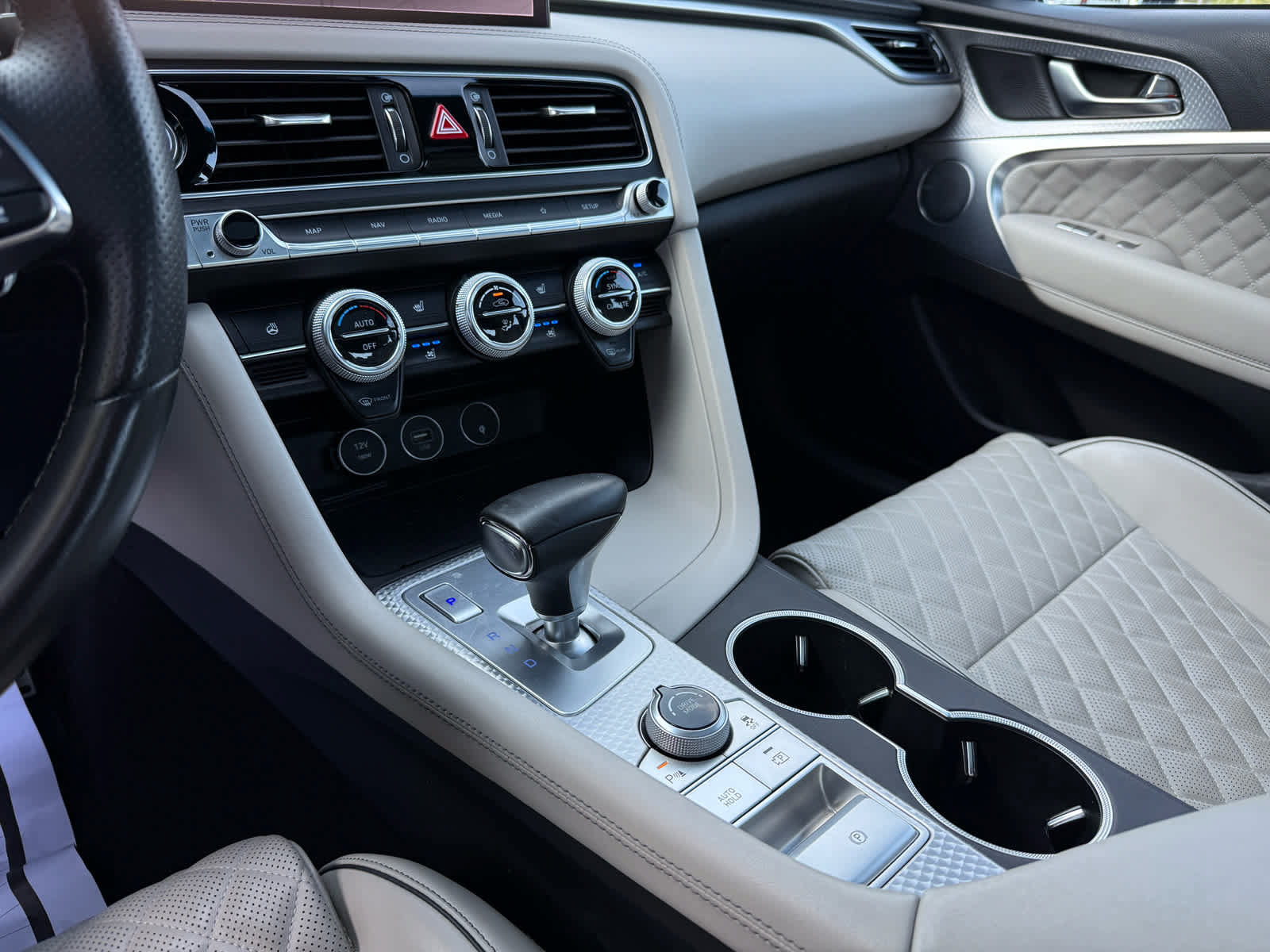 Used 2022 Genesis G70 3.3T RWD image 22