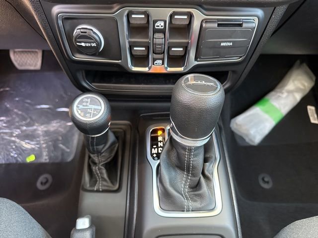 New 2026 Jeep Gladiator Sport AWD/4WD image 18