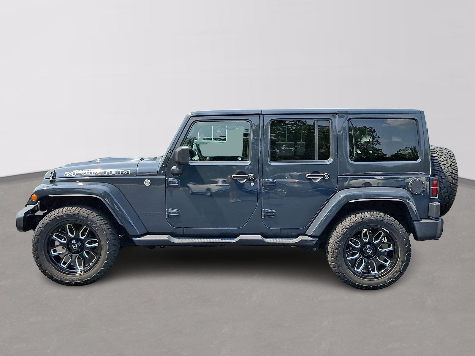 Used 2017 Jeep Wrangler Unlimited Sahara AWD/4WD image 7