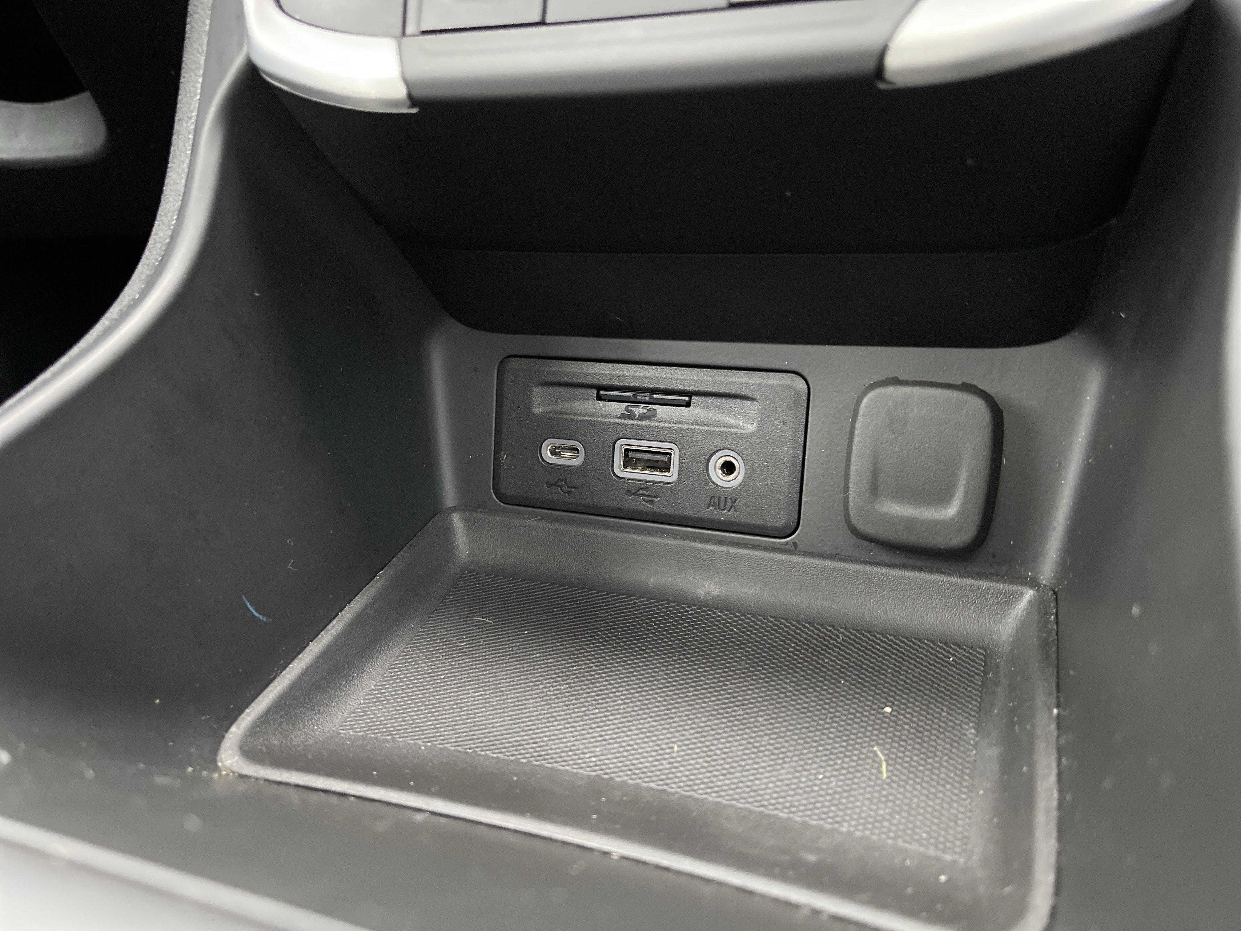 Used 2024 GMC Terrain SLT w/ Infotainment Package II image 34