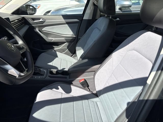 Used 2026 Volkswagen Jetta SE FWD image 7