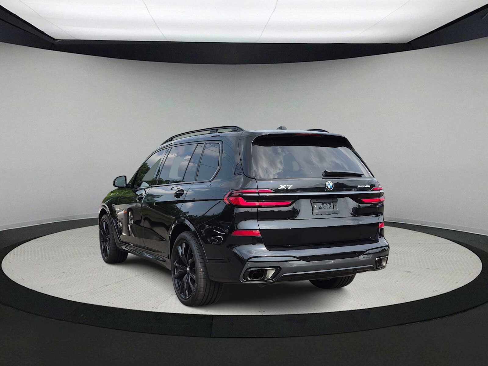Used 2025 BMW X7 xDrive40i w/ M Sport Package AWD/4WD image 6