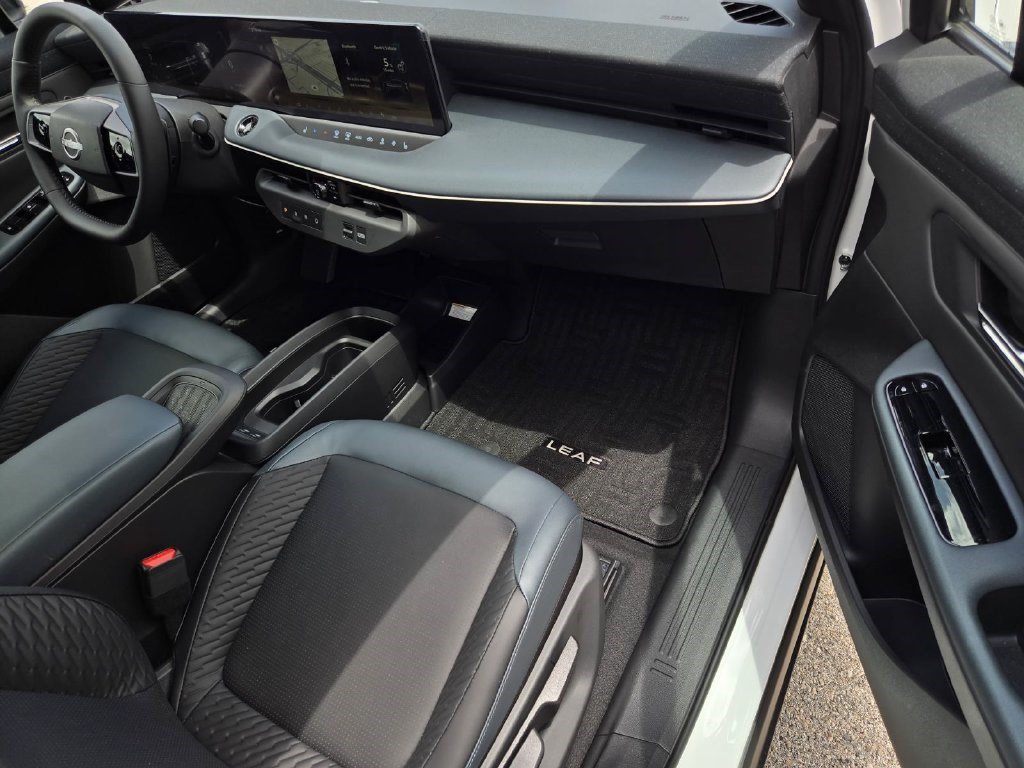 New 2026 Nissan Leaf Platinum+ w/ Cargo Package (Platinum+) FWD image 7