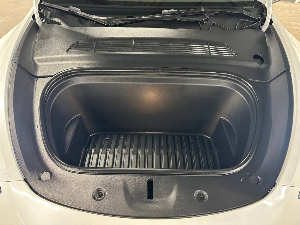 Used 2023 Tesla Model Y Performance image 4