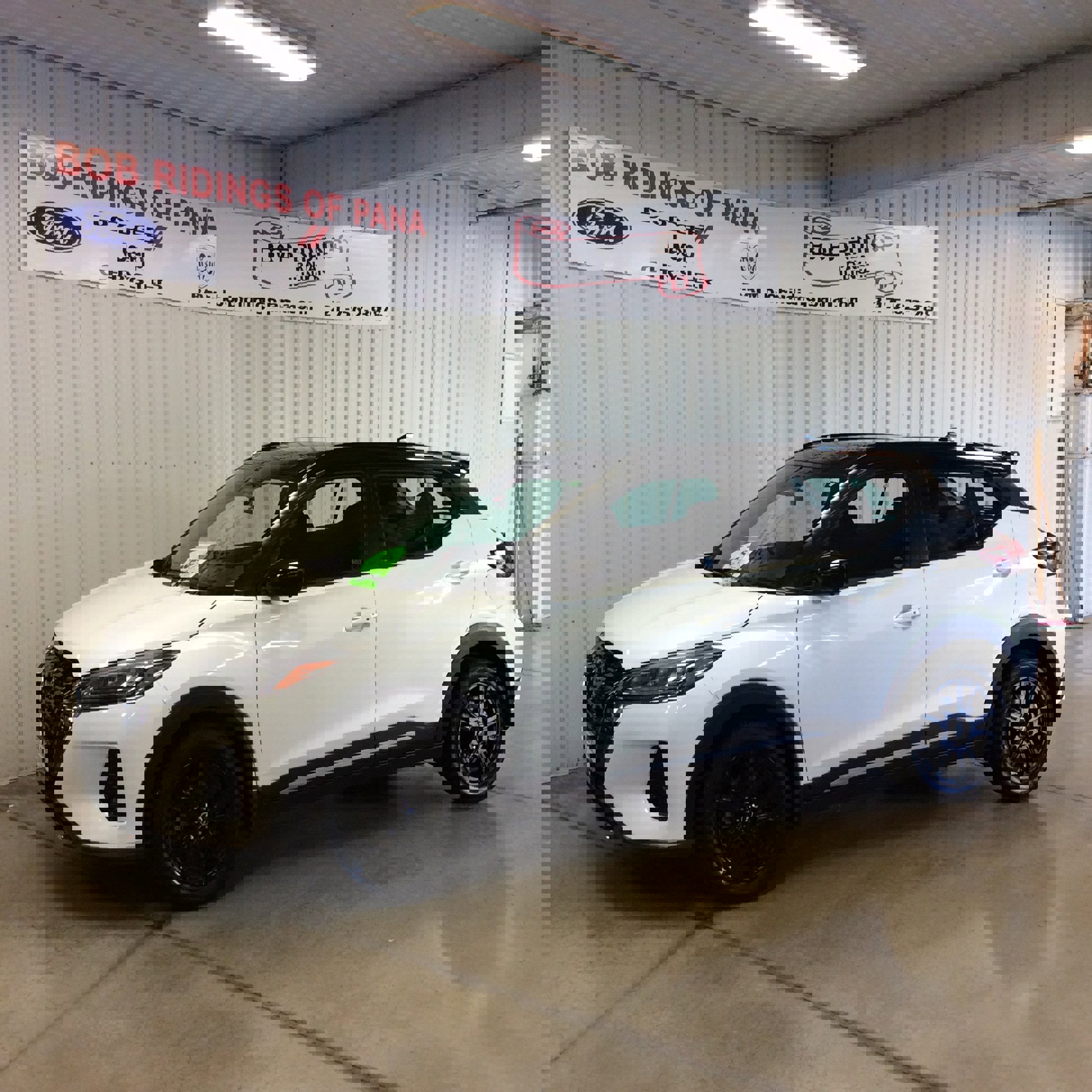 Used 2024 Nissan Kicks SR image 1