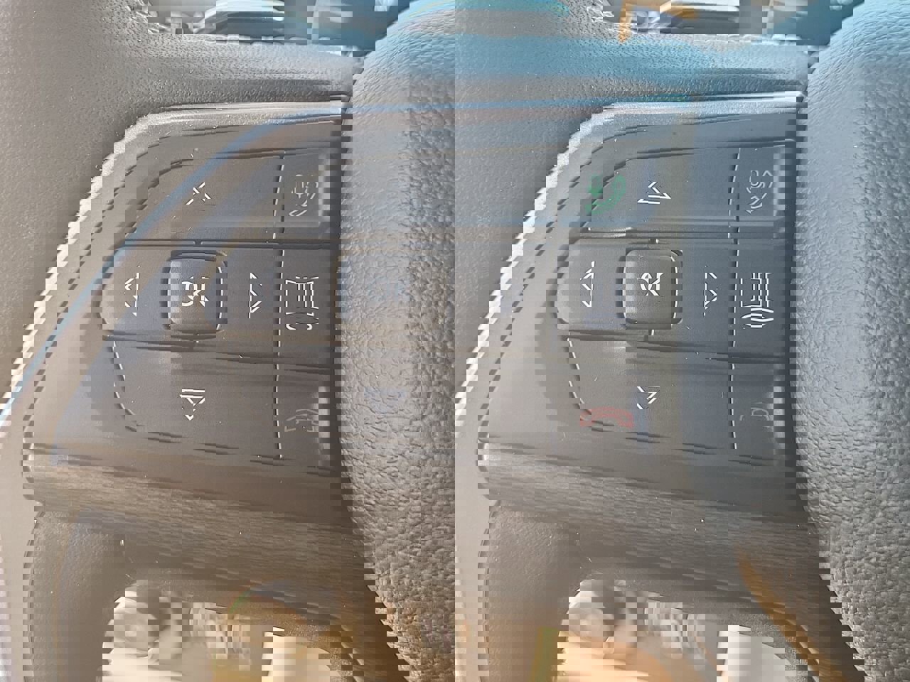 Used 2024 Jeep Grand Cherokee Limited image 27