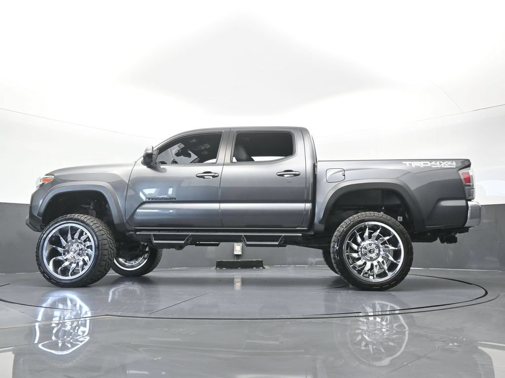 Used 2022 Toyota Tacoma TRD Off-Road AWD/4WD image 52