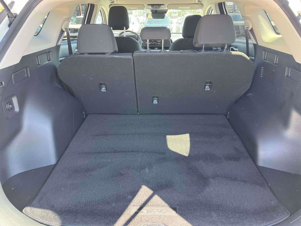 Used 2025 Kia Sportage LX image 8