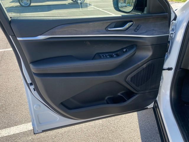 New 2025 Jeep Grand Cherokee Limited w/ Luxury Tech Group II image 12