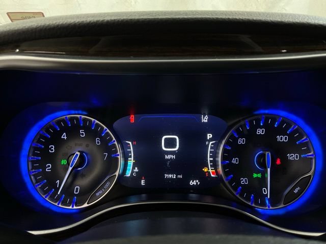 Used 2023 Chrysler Pacifica Limited FWD image 15