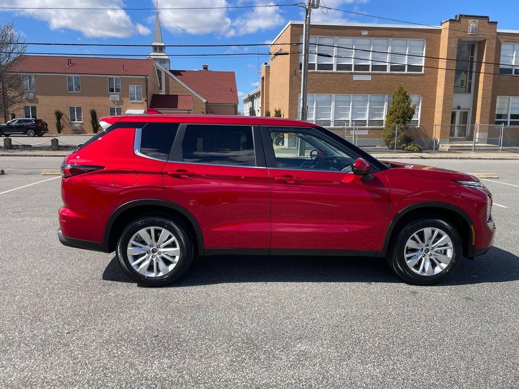 New 2026 Mitsubishi Outlander ES image 4