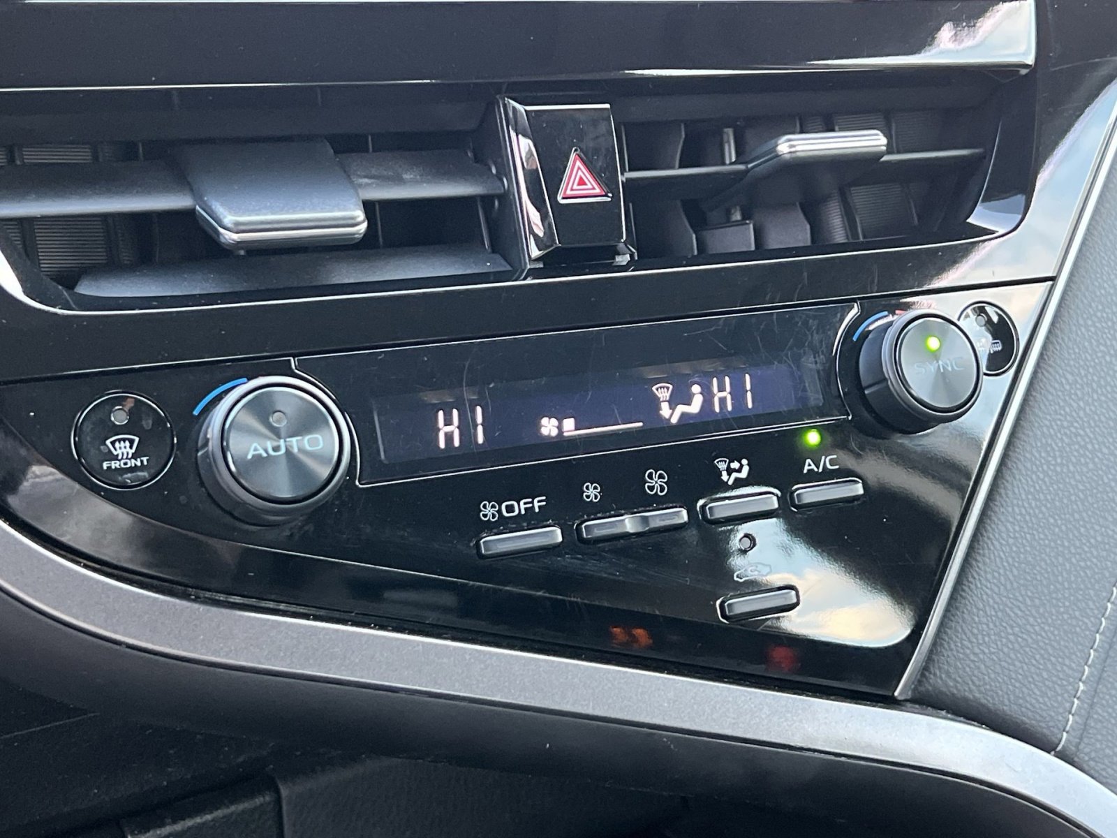 Used 2024 Toyota Camry XSE w/ Navigation Package image 19