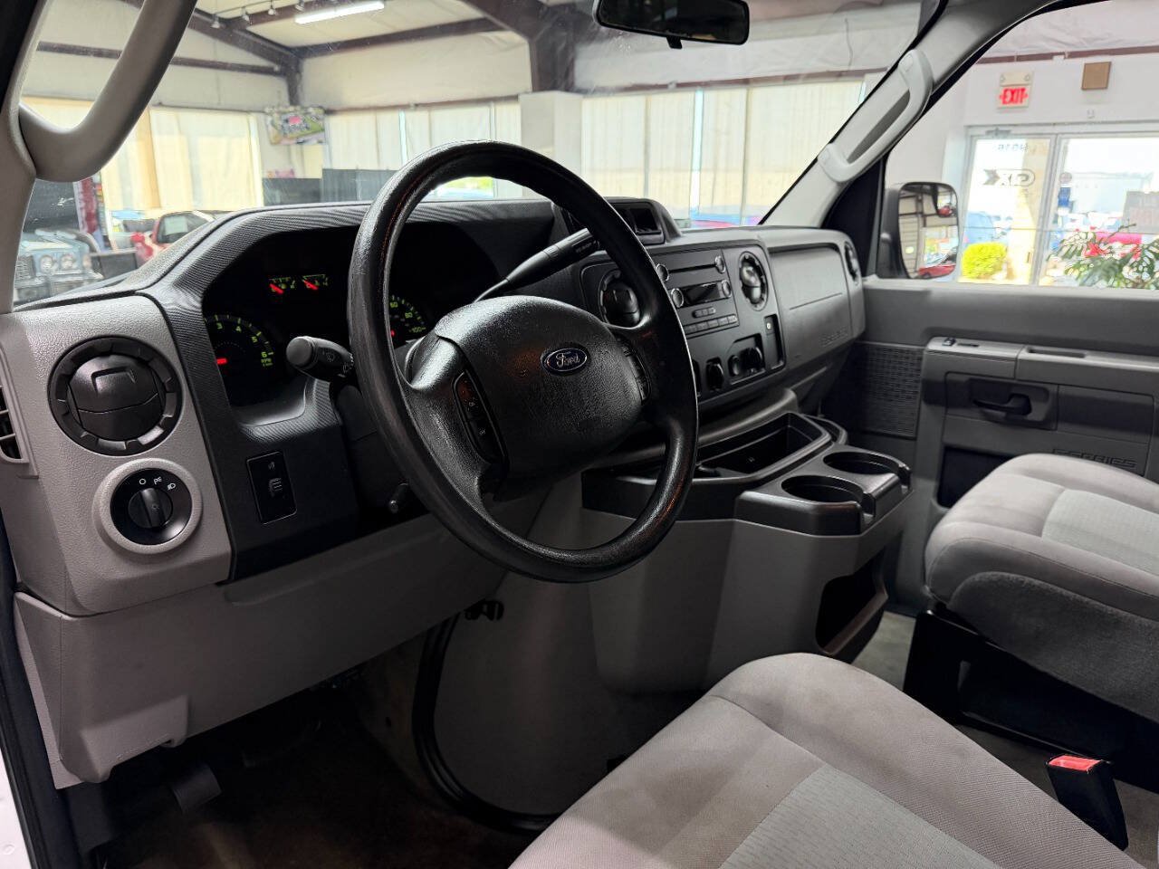 Used 2014 Ford E-350 and Econoline 350 XLT RWD image 16