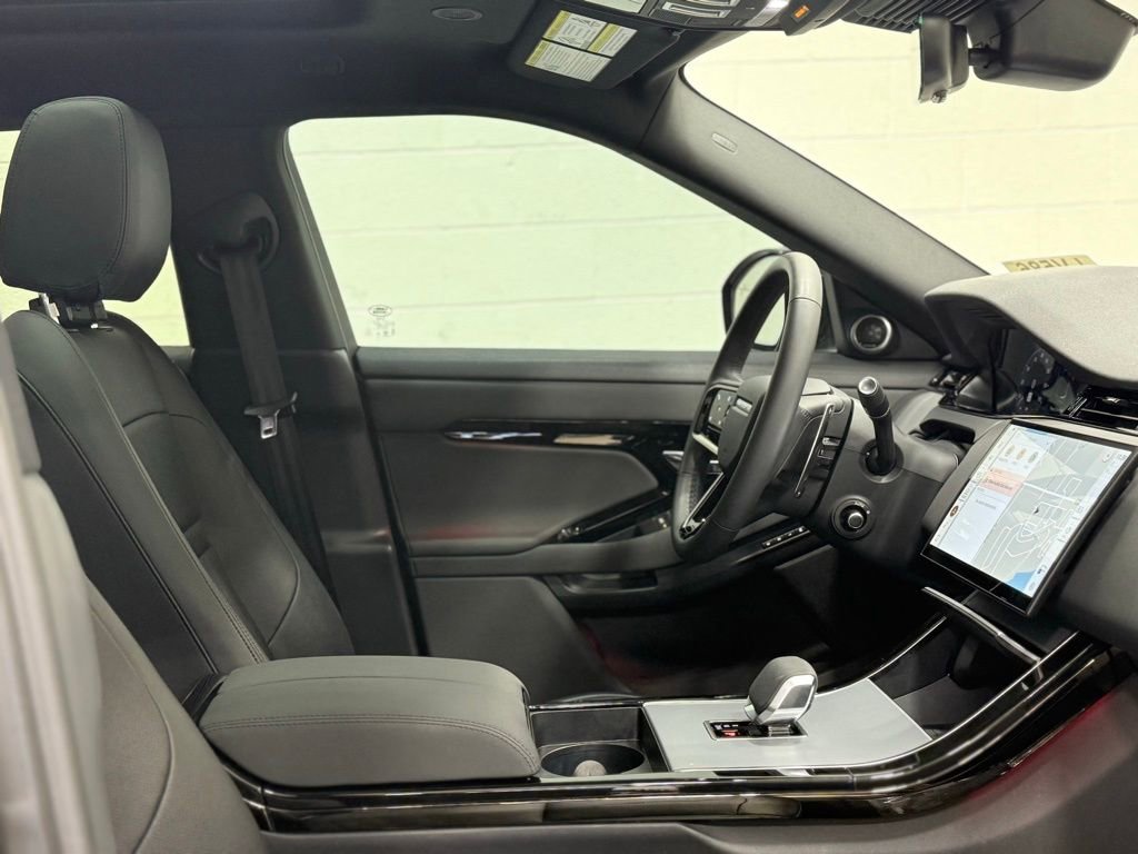 Used 2025 Land Rover Range Rover Evoque Dynamic SE AWD/4WD image 34