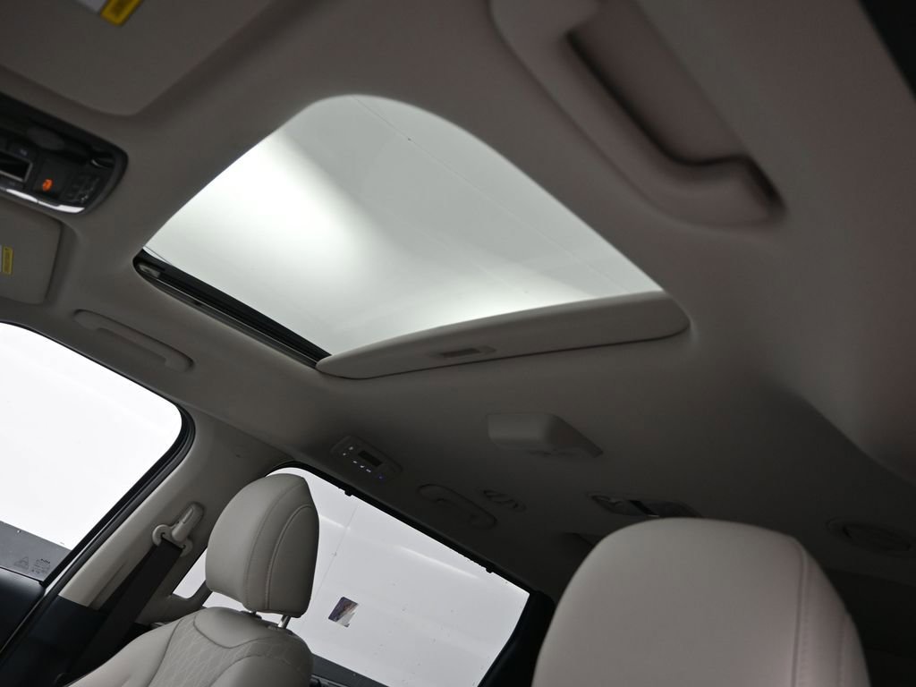 New 2025 Kia Carnival SX w/ SX Dark Edition Package image 28