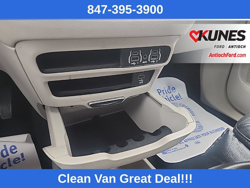 Used 2022 Chrysler Pacifica Touring-L w/ Uconnect Theater Family Group FWD image 28