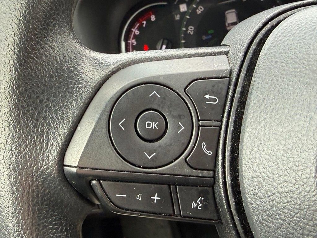 Used 2025 Toyota RAV4 XLE image 17