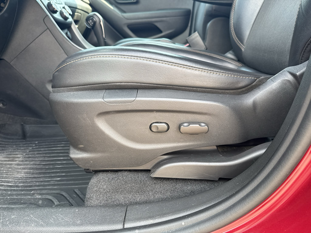 Used 2020 Chevrolet Trax LT w/ Driver Confidence Package FWD image 20