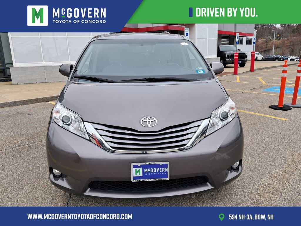 Used 2015 Toyota Sienna XLE w/ XLE Navigation Package FWD image 7