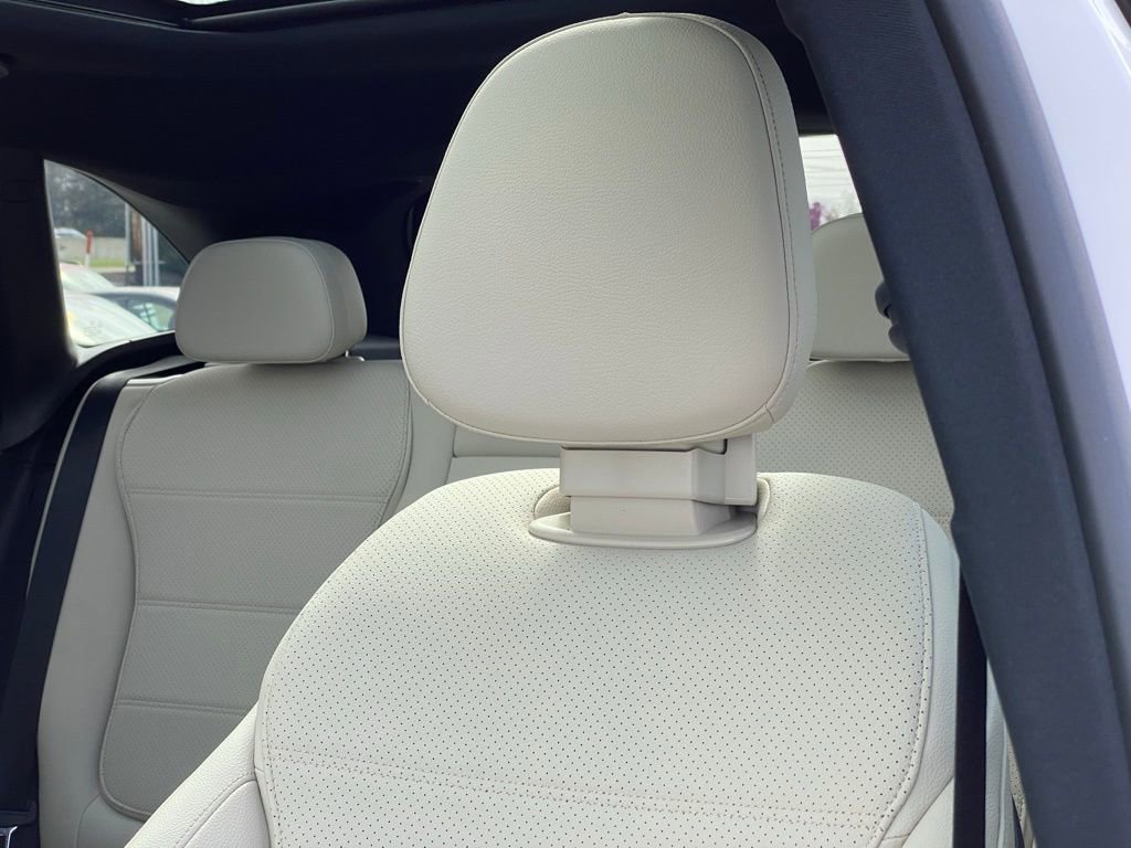Used 2025 Mercedes-Benz GLC 350e 4MATIC image 23